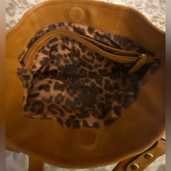 B Makowsky Tan Leather ShoulderBag NWT Beautiful Soft Exterior Leopard Interior - Picture 2 of 9
